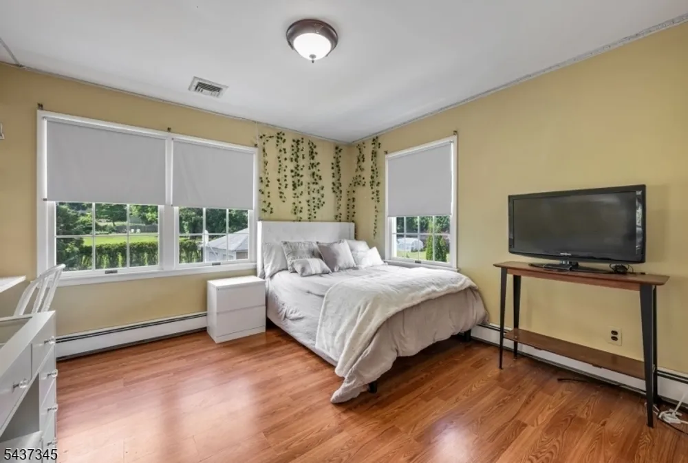 457 Russell Ave, Bergen, Wyckoff Township, NJ 07481