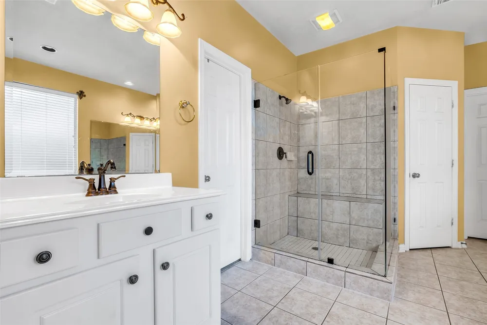 15935 Lake Loop Dr, Cypress, TX 77433
