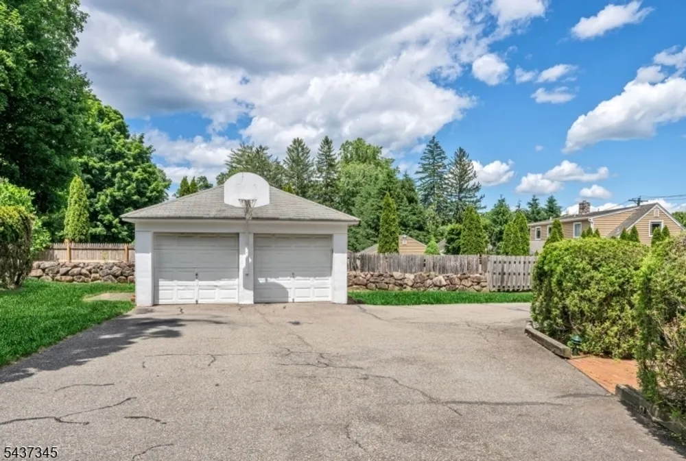 457 Russell Ave, Bergen, Wyckoff Township, NJ 07481
