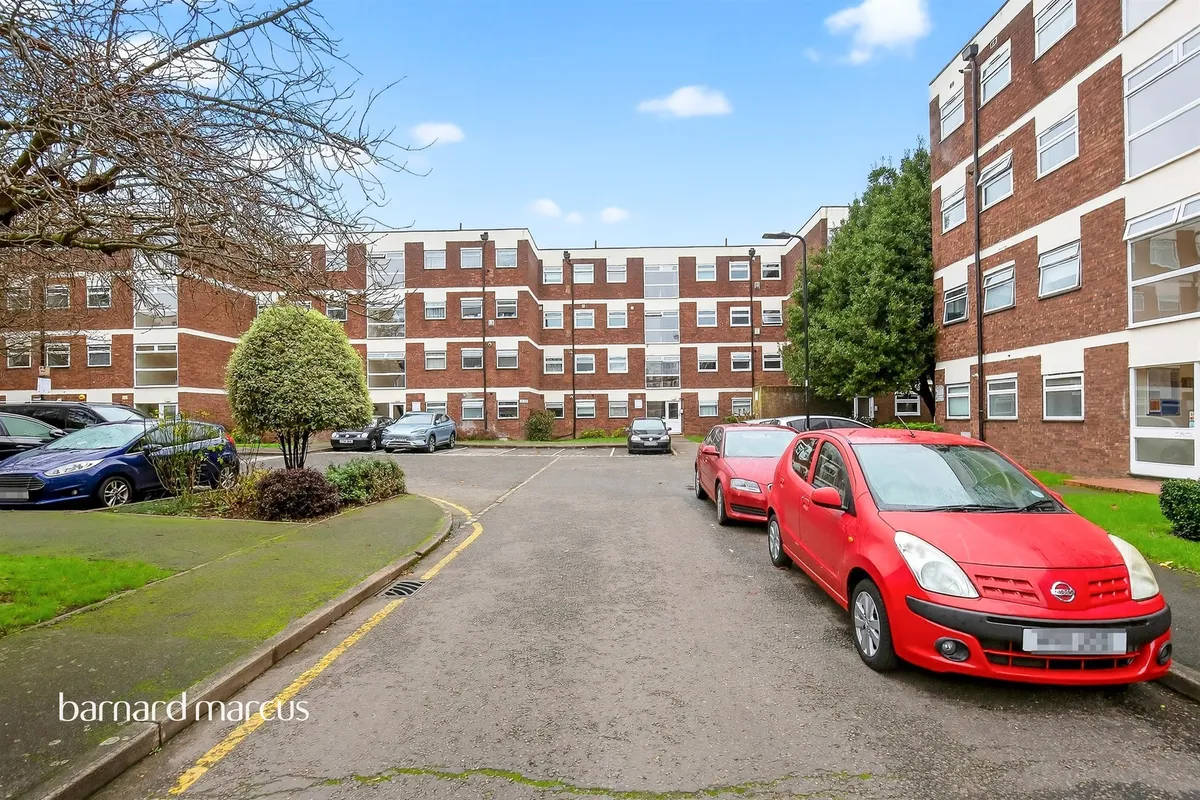 Oak Tree Close, London