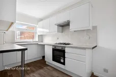Oak Tree Close, London