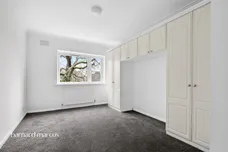 Oak Tree Close, London