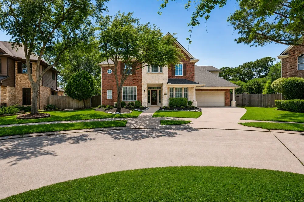 15935 Lake Loop Dr, Cypress, TX 77433