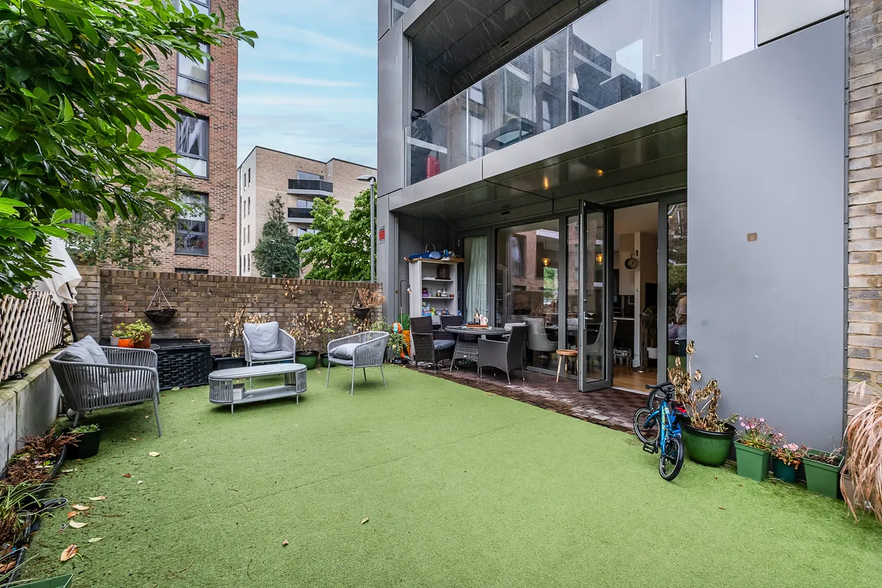 Kilburn Park Road, London, NW6 photo 14