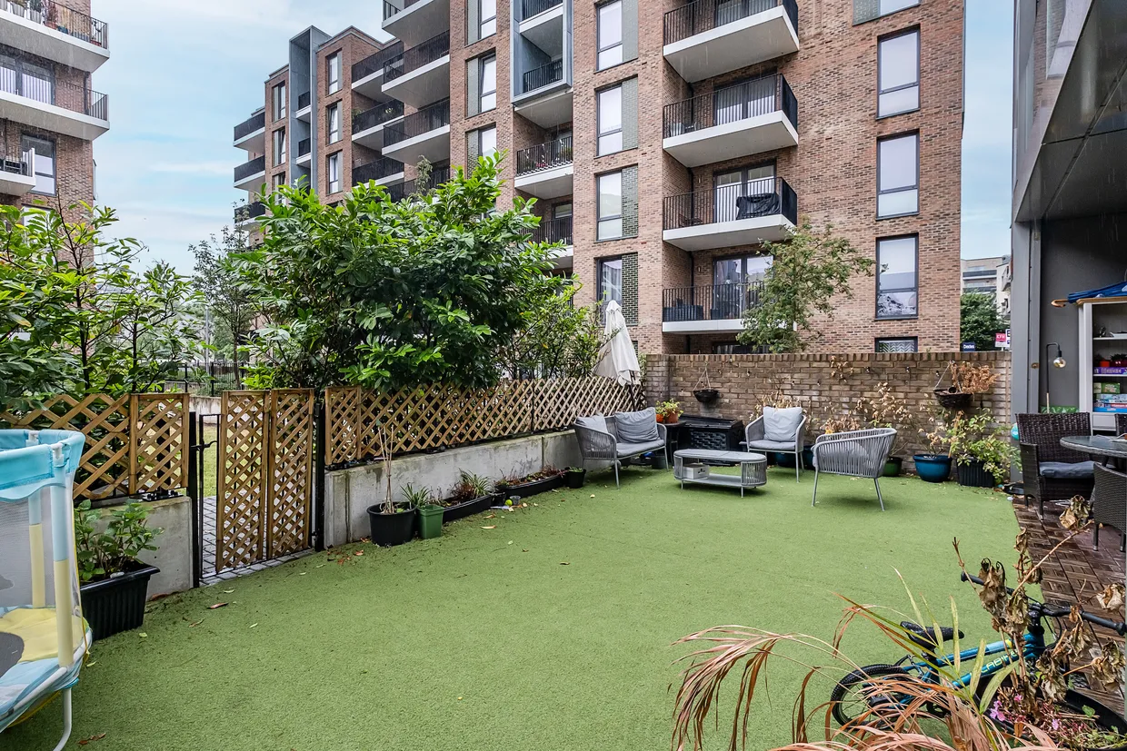 Kilburn Park Road, London, NW6 photo 17