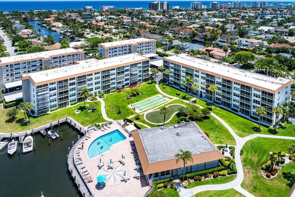 911 Gardenia Dr, Delray Beach, FL 33483