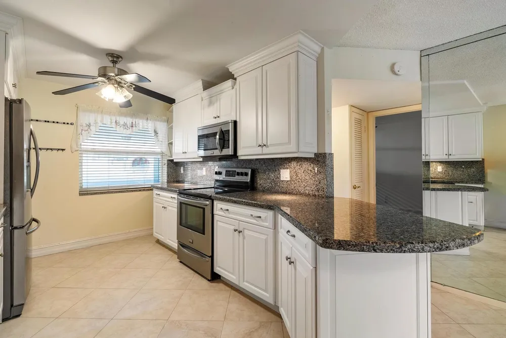 911 Gardenia Dr, Delray Beach, FL 33483