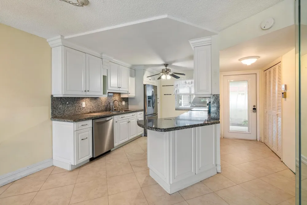 911 Gardenia Dr, Delray Beach, FL 33483