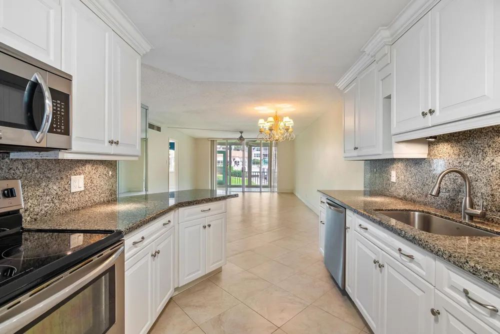 911 Gardenia Dr, Delray Beach, FL 33483