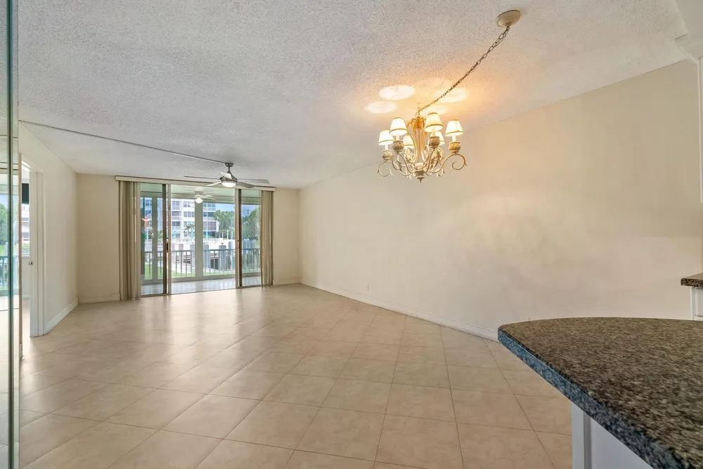 911 Gardenia Dr, Delray Beach, FL 33483