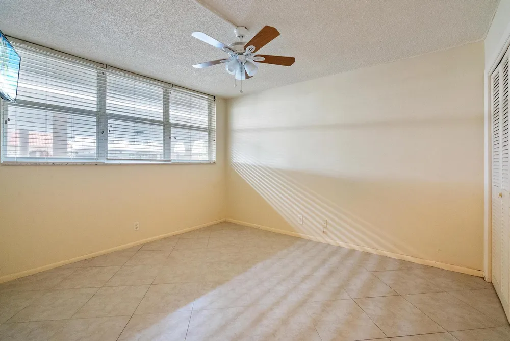 911 Gardenia Dr, Delray Beach, FL 33483