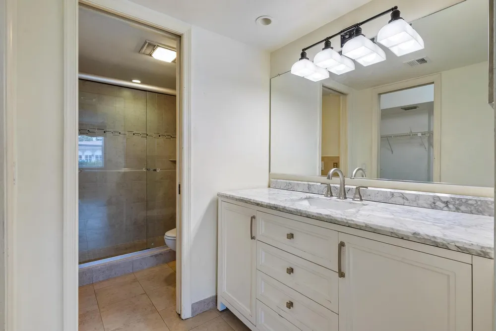 911 Gardenia Dr, Delray Beach, FL 33483