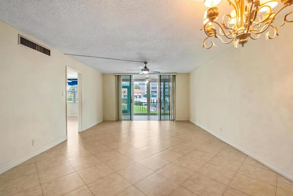 911 Gardenia Dr, Delray Beach, FL 33483