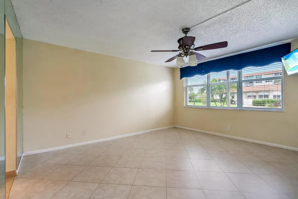911 Gardenia Dr, Delray Beach, FL 33483