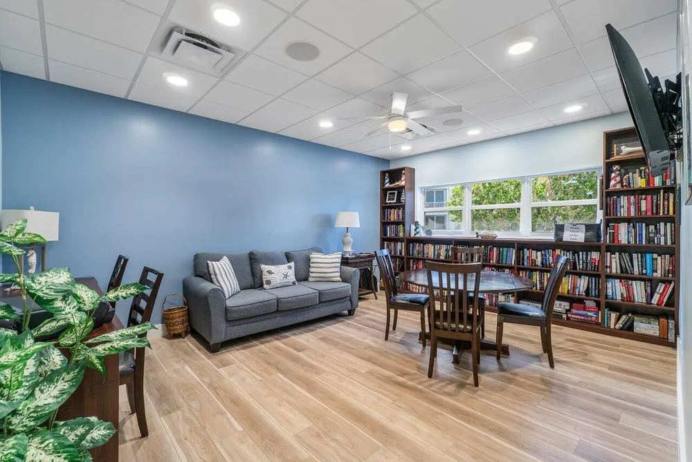 911 Gardenia Dr, Delray Beach, FL 33483