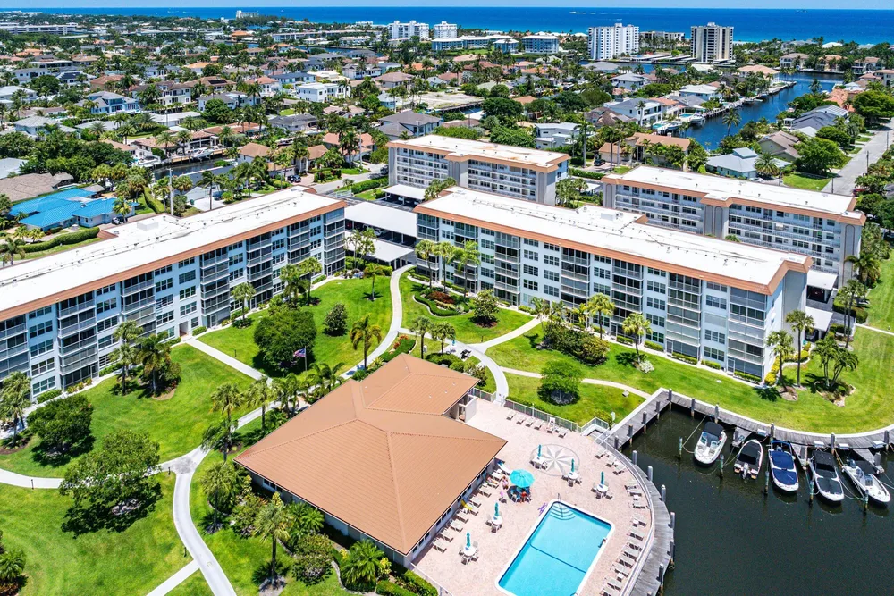911 Gardenia Dr, Delray Beach, FL 33483