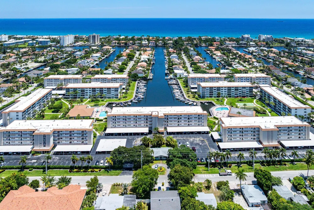 911 Gardenia Dr, Delray Beach, FL 33483