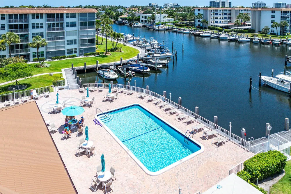911 Gardenia Dr, Delray Beach, FL 33483