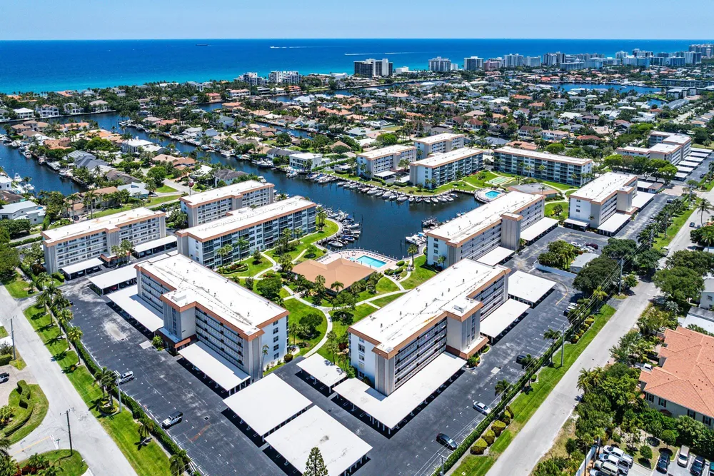 911 Gardenia Dr, Delray Beach, FL 33483