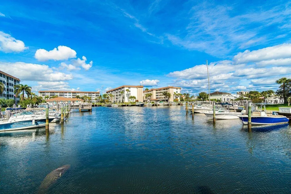 911 Gardenia Dr, Delray Beach, FL 33483