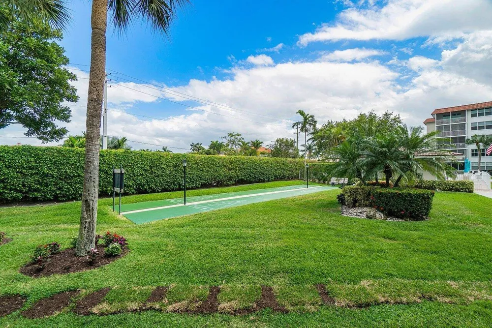 911 Gardenia Dr, Delray Beach, FL 33483
