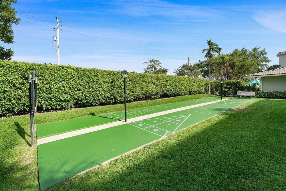 911 Gardenia Dr, Delray Beach, FL 33483