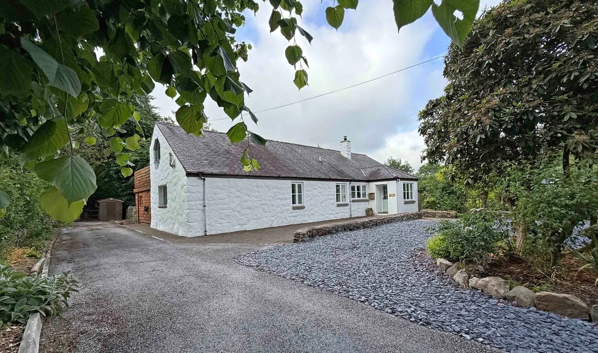 Llanrug, Caernarfon, Gwynedd, LL55
