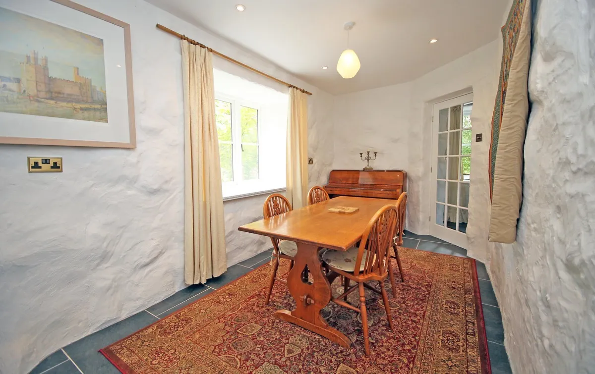 Llanrug, Caernarfon, Gwynedd, LL55