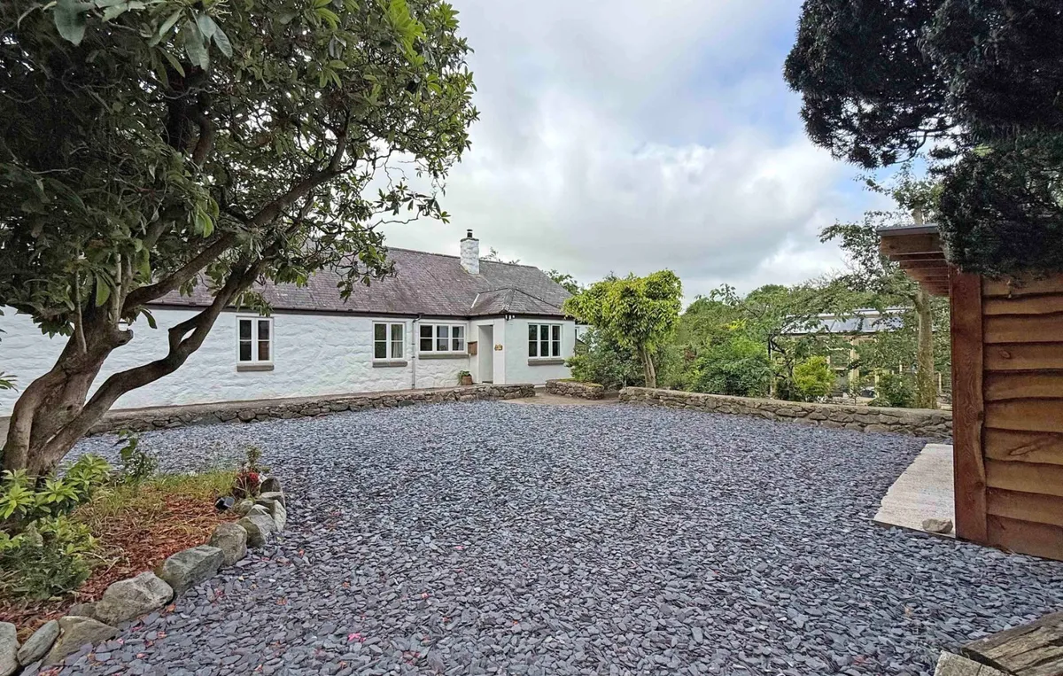 Llanrug, Caernarfon, Gwynedd, LL55