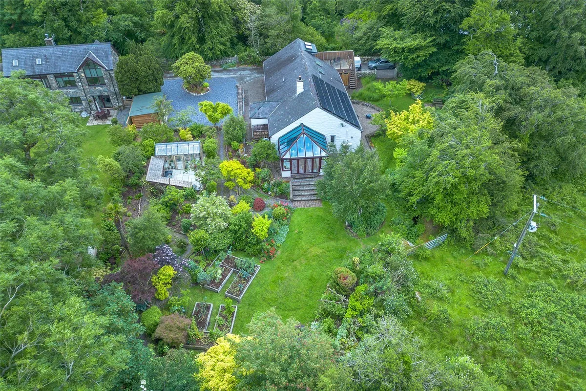 Llanrug, Caernarfon, Gwynedd, LL55
