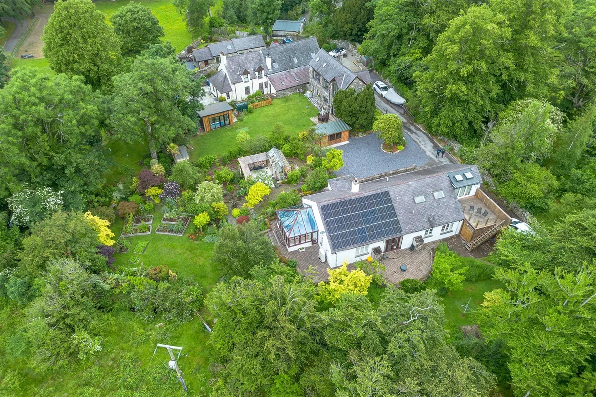 Llanrug, Caernarfon, Gwynedd, LL55