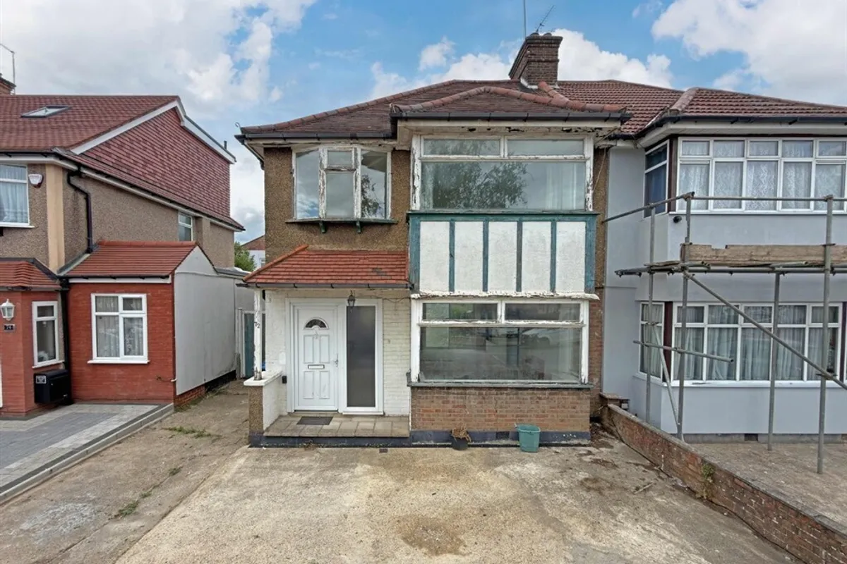Holmstall Avenue, EDGWARE