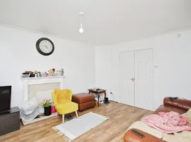 Deacon Close, Rugby thumb 3