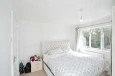 Deacon Close, Rugby