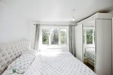 Deacon Close, Rugby