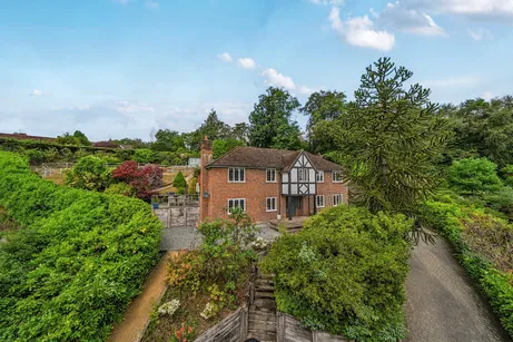 Stoatley Rise, Haslemere, GU27