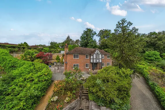 Stoatley Rise, Haslemere, GU27