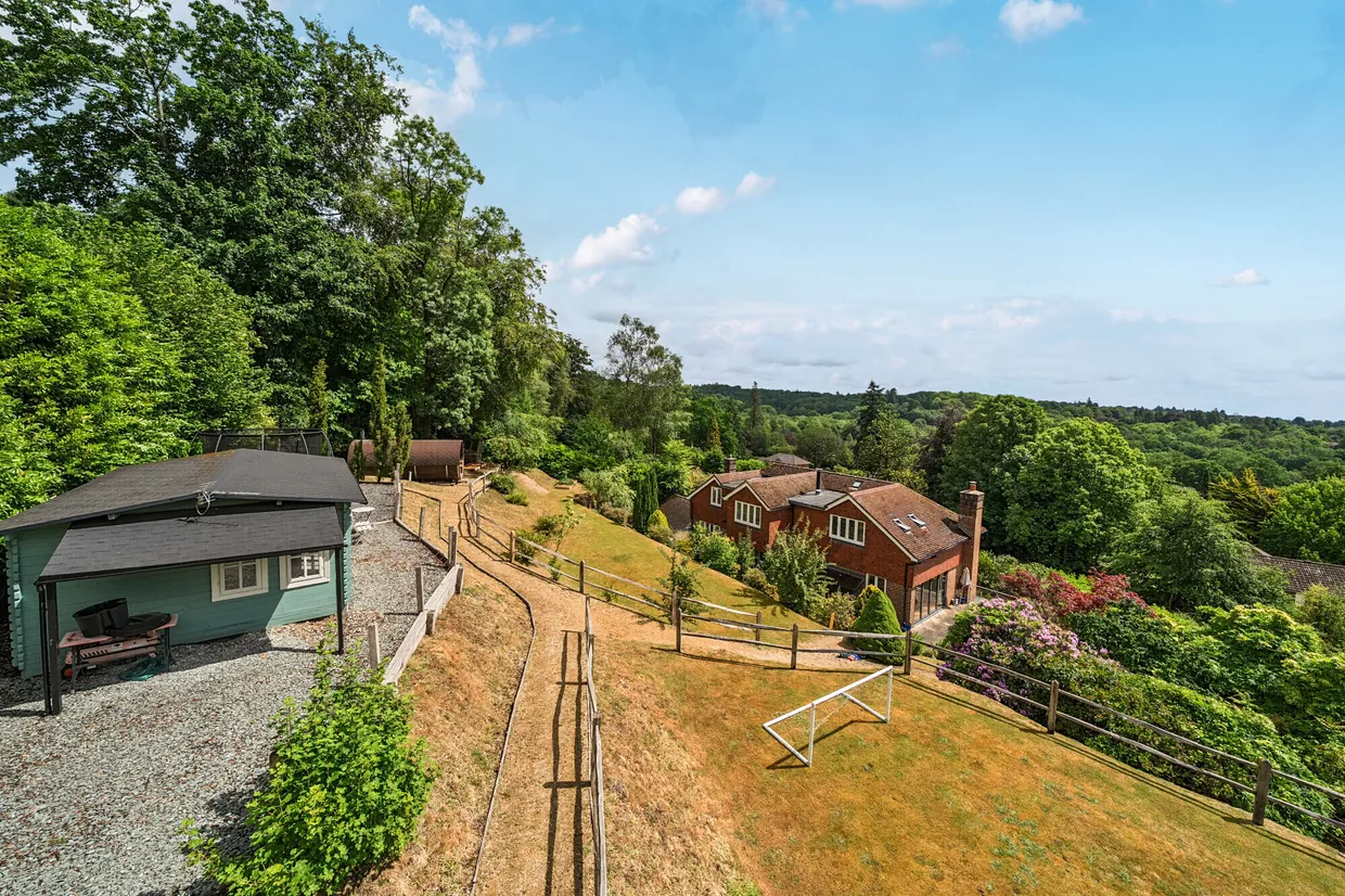 Stoatley Rise, Haslemere, GU27 photo 8