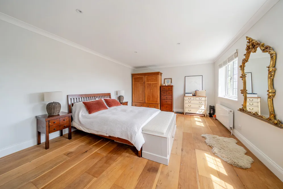 Stoatley Rise, Haslemere, GU27 photo 3