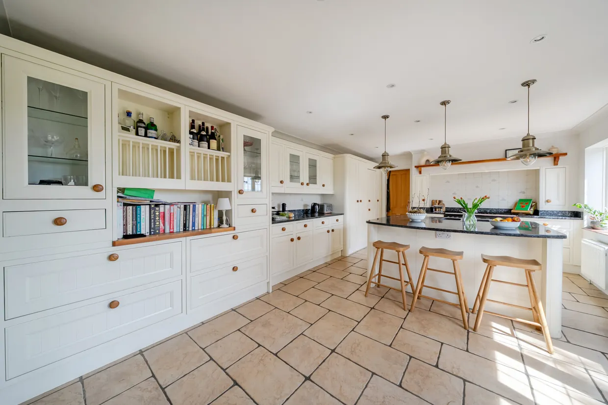 Stoatley Rise, Haslemere, GU27 photo 4