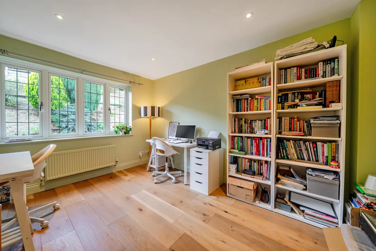 Stoatley Rise, Haslemere, GU27 photo 14