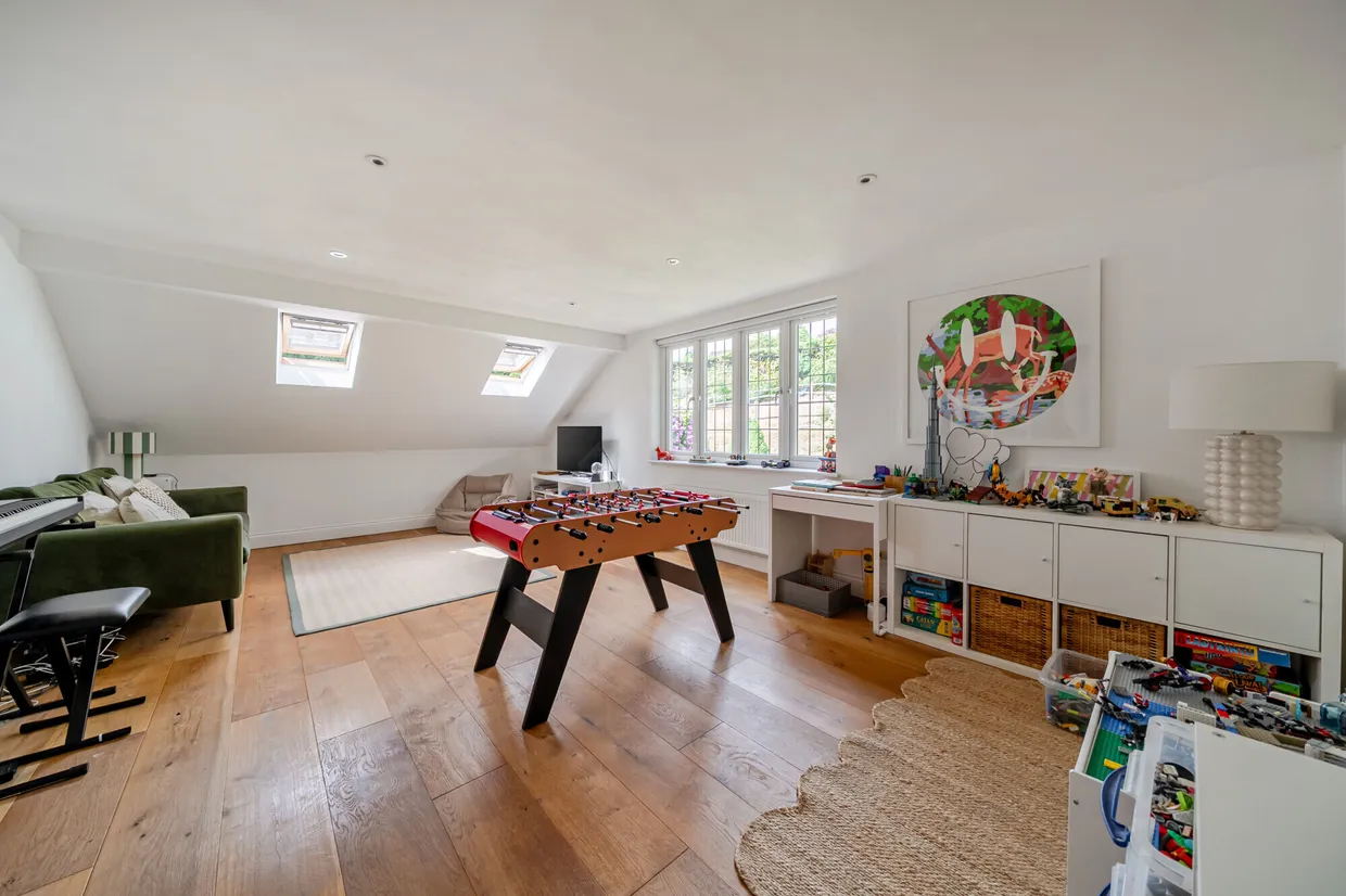 Stoatley Rise, Haslemere, GU27 photo 15