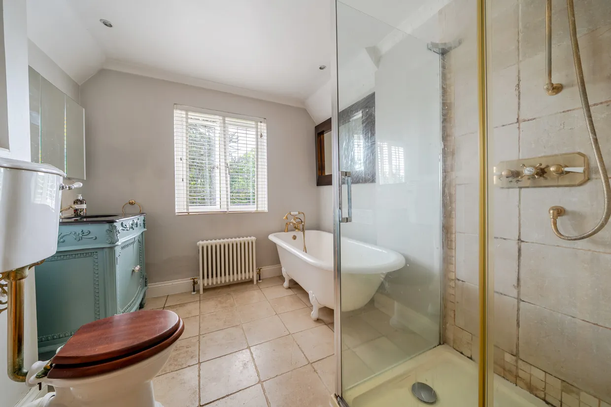 Stoatley Rise, Haslemere, GU27 photo 17