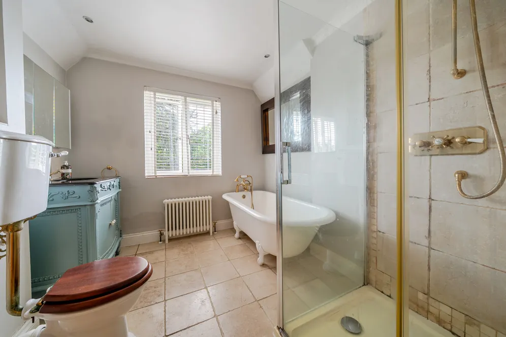 Stoatley Rise, Haslemere, GU27 photo 17