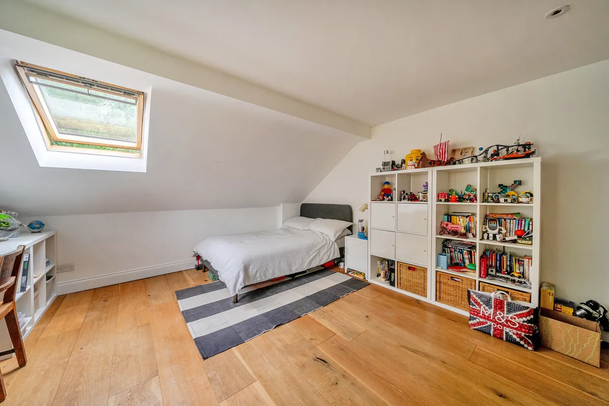 Stoatley Rise, Haslemere, GU27 photo 19