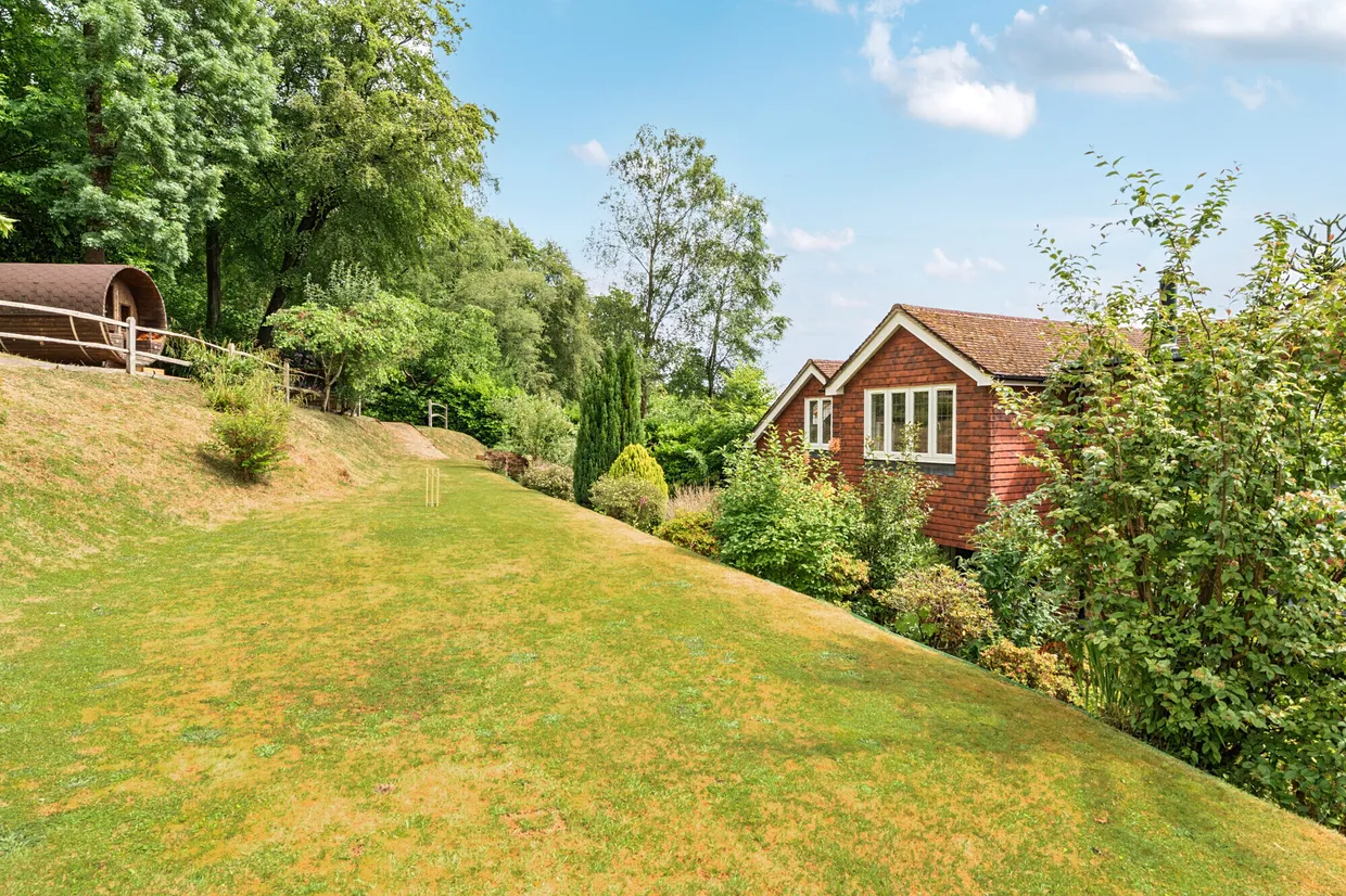 Stoatley Rise, Haslemere, GU27 photo 24
