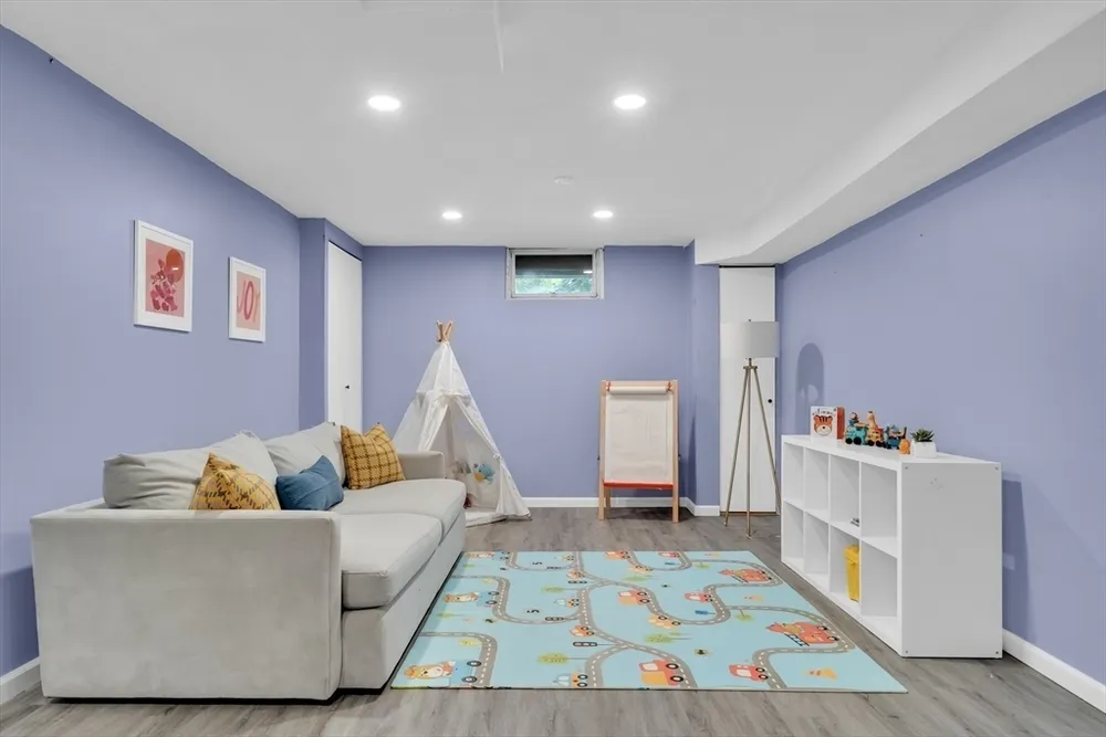 4 Rebecca Rd, Newton, MA 02465