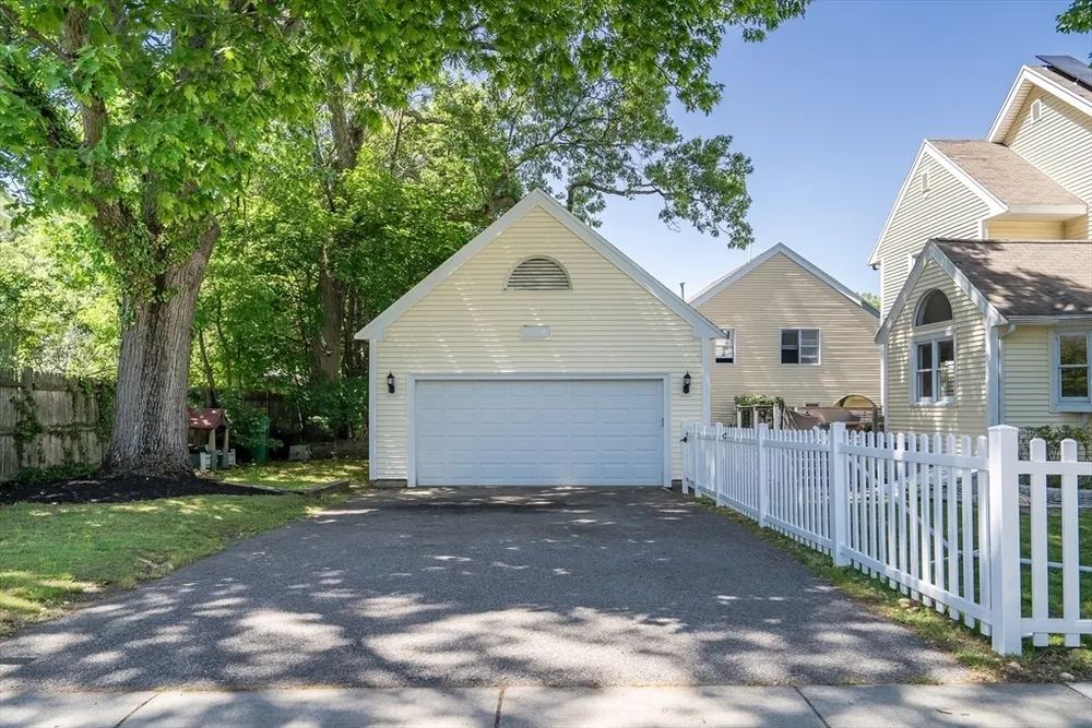 4 Rebecca Rd, Newton, MA 02465