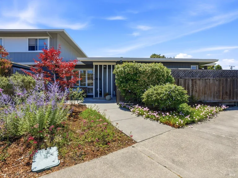 1004 Los Gamos Rd, San Rafael, CA 94903