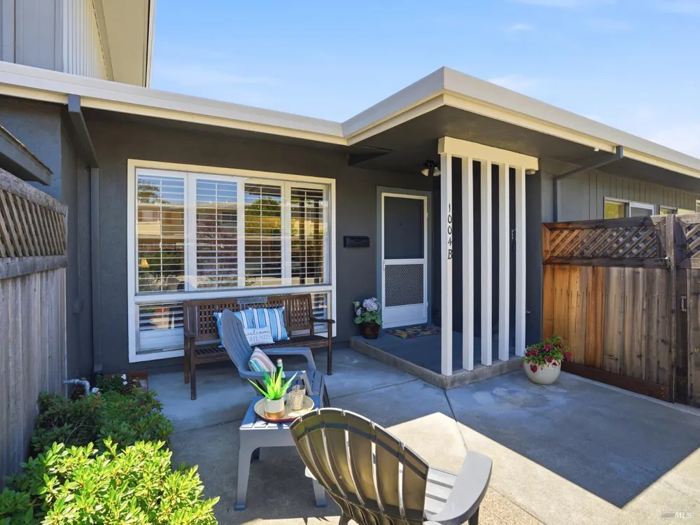 1004 Los Gamos Rd, San Rafael, CA 94903